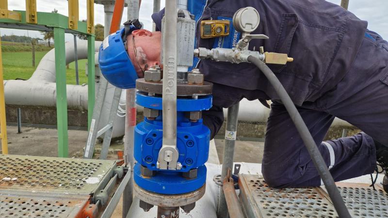 pipeline-hot-tap-2.jpg